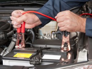 Batteria scarica: come far ripartire l’auto?