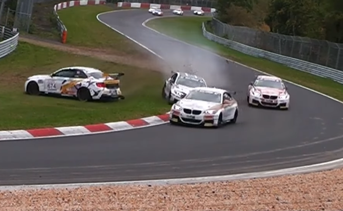 Nurburgring: incidente durante la gara “VLN8” [VIDEO]