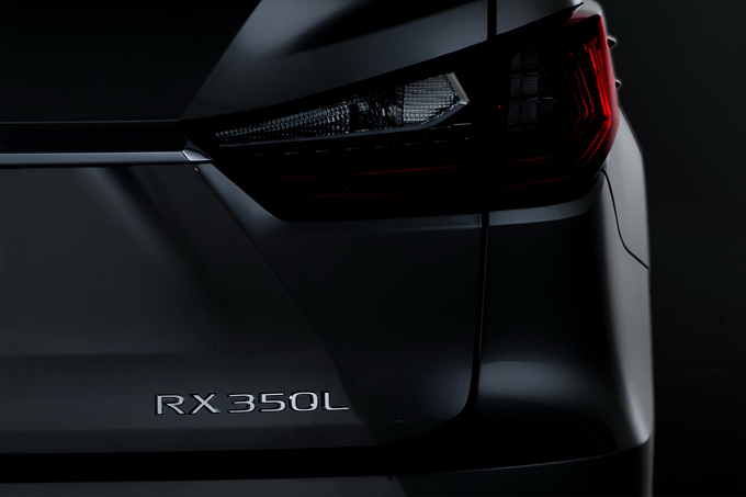 Lexus RXL: a Los Angeles debutterà il nuovo SUV a 3 file di sedili [TEASER]