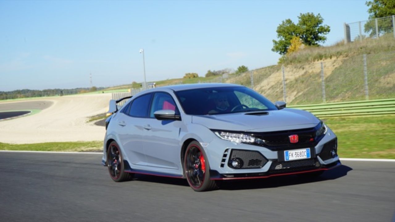 Honda Civic Type R: 320 CV per la trazione anteriore più veloce sul mercato  [VIDEO TEST DRIVE]