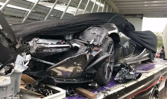 McLaren P1: danneggiato esemplare in Cambogia