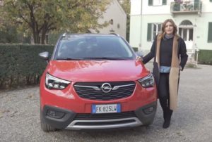 Opel Crossland X alleata di Chiara Maci nella ricerca degli ingredienti migliori [VIDEO]