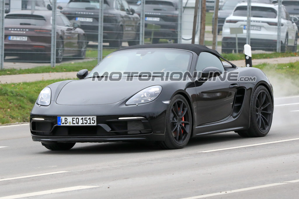 Porsche 718 Boxster Spyder: primi test su strada per la nuova generazione [FOTO SPIA]