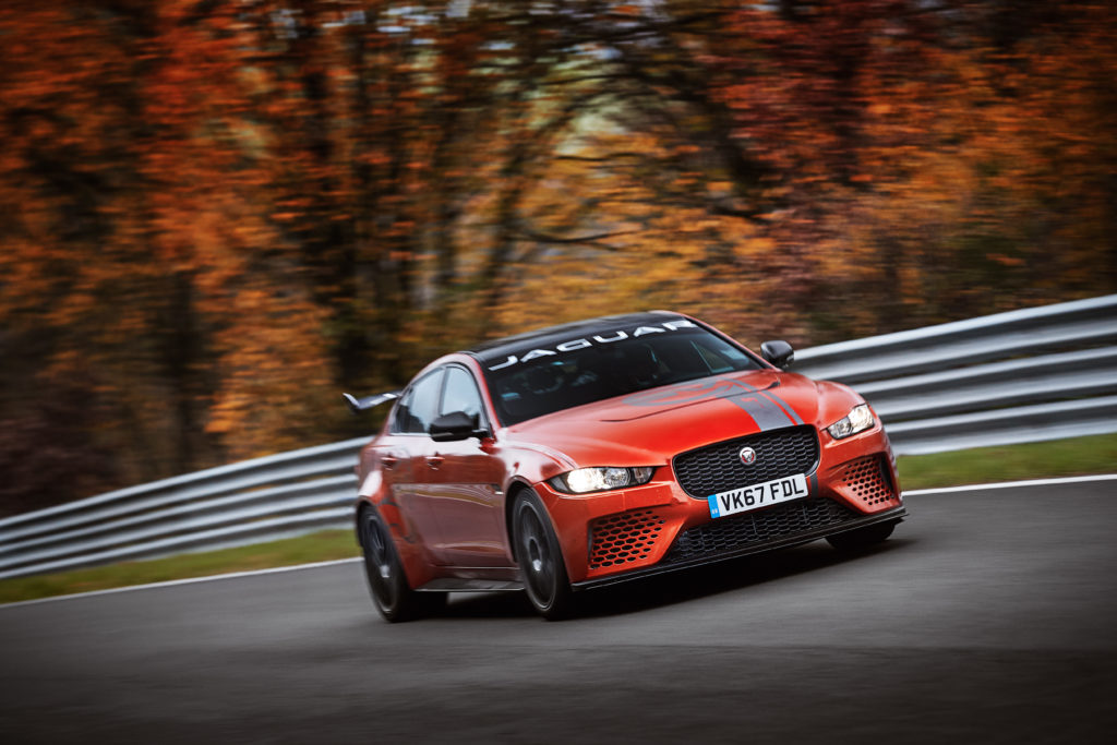 Jaguar XE SV Project 8: giro record al Nurburgring in 7’21” [VIDEO]