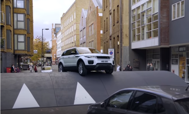 Range Rover Evoque: gli ostacoli in città si superano così [VIDEO]