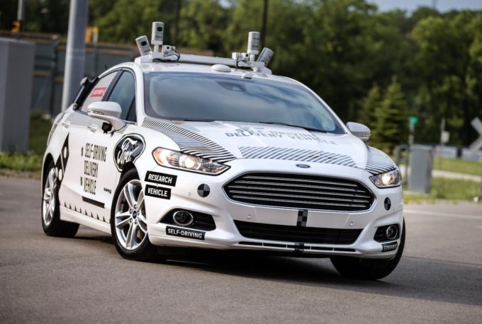 Ford sostiene l’alimentazione ibrida come soluzione ideale da affiancare alla guida autonoma