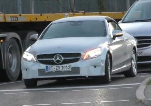 Mercedes Classe C Cabrio: il nuovo modello catturato in strada [VIDEO SPIA]