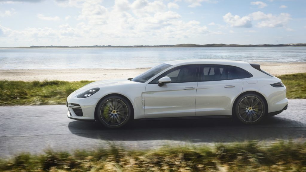 Porsche: entro il 2025 la metà dei modelli venduti godrà della tecnologia elettrica