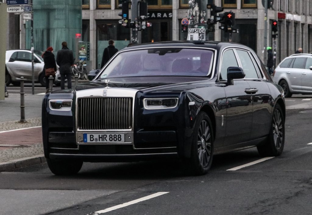 Nuova Rolls-Royce Phantom immortalata in strada a Berlino [FOTO]