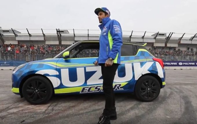 Andrea Iannone al volante della Suzuki Swift [VIDEO]