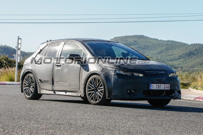 Toyota Auris foto spia 13 dicembre 2017