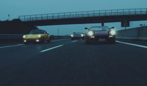 Ferrari, Lamborghini, RUF e Aston Martin: quattro icone vintage e una divertente sfida [VIDEO]
