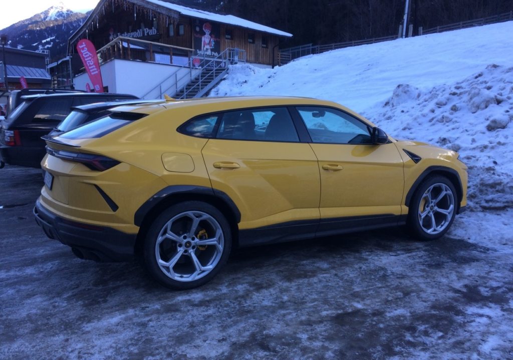 Lamborghini Urus: il Super Suv immortalato sulle nevi austriache