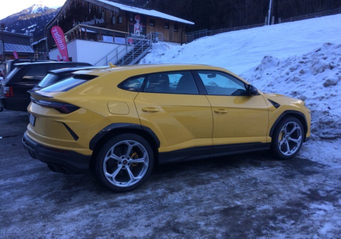 Lamborghini Urus: il Super Suv immortalato sulle nevi austriache