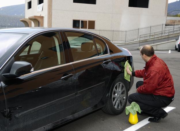 Lavaggio auto a secco: ecco come si fa