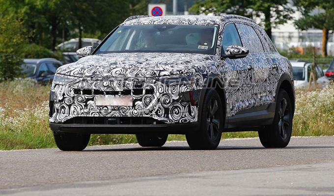 Audi e-tron quattro: il SUV elettrico potrebbe debuttare a Parigi?