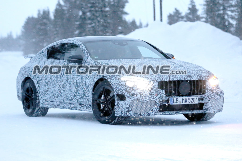 Mercedes-AMG GT 4 porte: più di 800 cv da gestire sulla neve [FOTO SPIA]