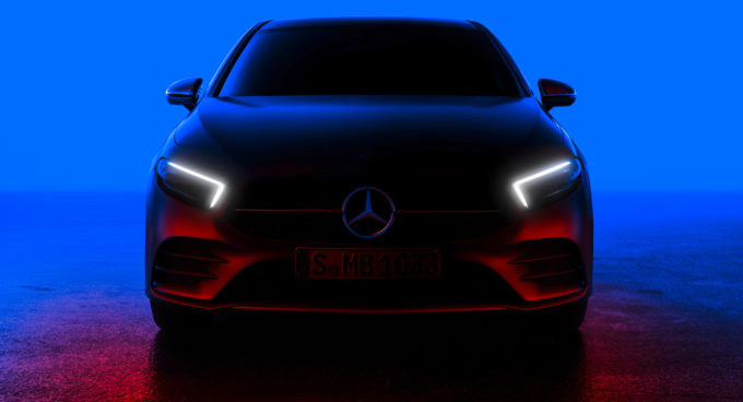 Mercedes Classe A: prima immagine ufficiale del nuovo modello [TEASER]