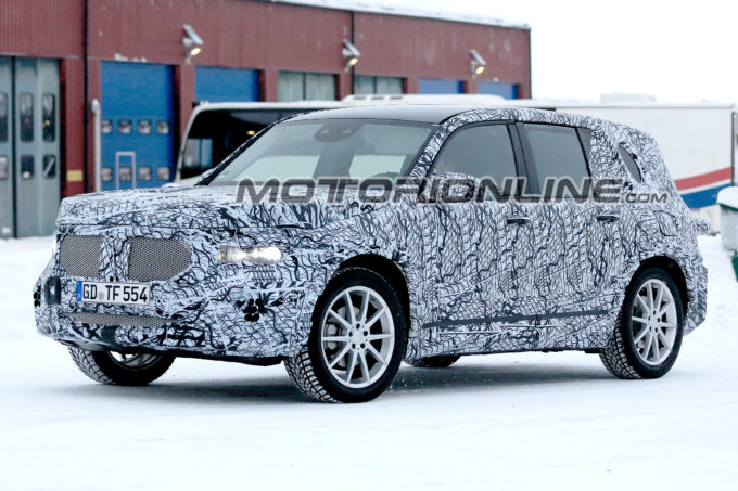 Mercedes GLB foto spia 17 gennaio 2018