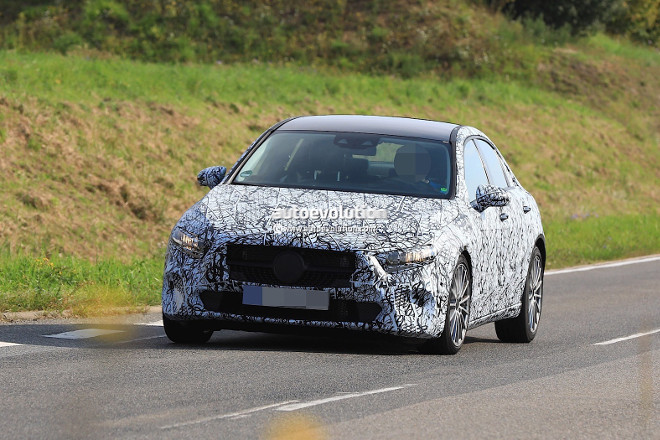 Mercedes Classe A berlina, verrà presentata quest’anno [VIDEO SPIA]