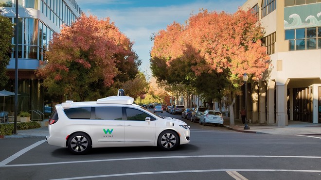 FCA: nuove auto a Waymo per la guida autonoma