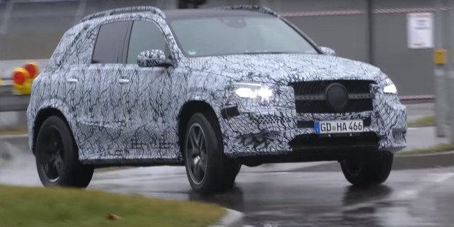 Mercedes GLE, spiata nel traffico la prossima versione AMG ibrida [VIDEO]