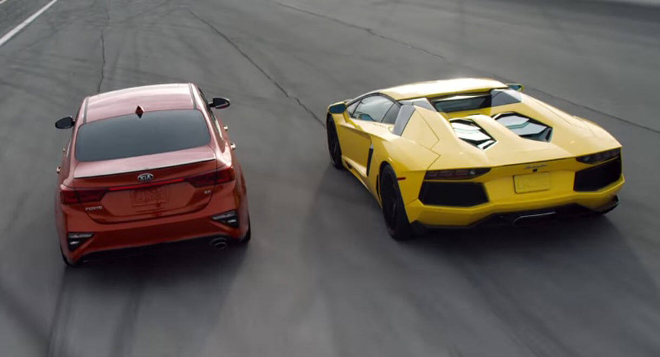 Kia Forte, nel video di lancio sfida la Lamborghini Aventador [VIDEO]