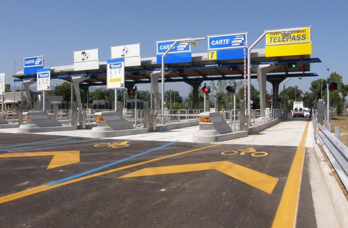Pedaggio autostradale non pagato per 79 volte: il giudice lo assolve