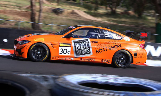 BMW M4 GT4: vittoria al debutto alla 12 Ore di Bathurst