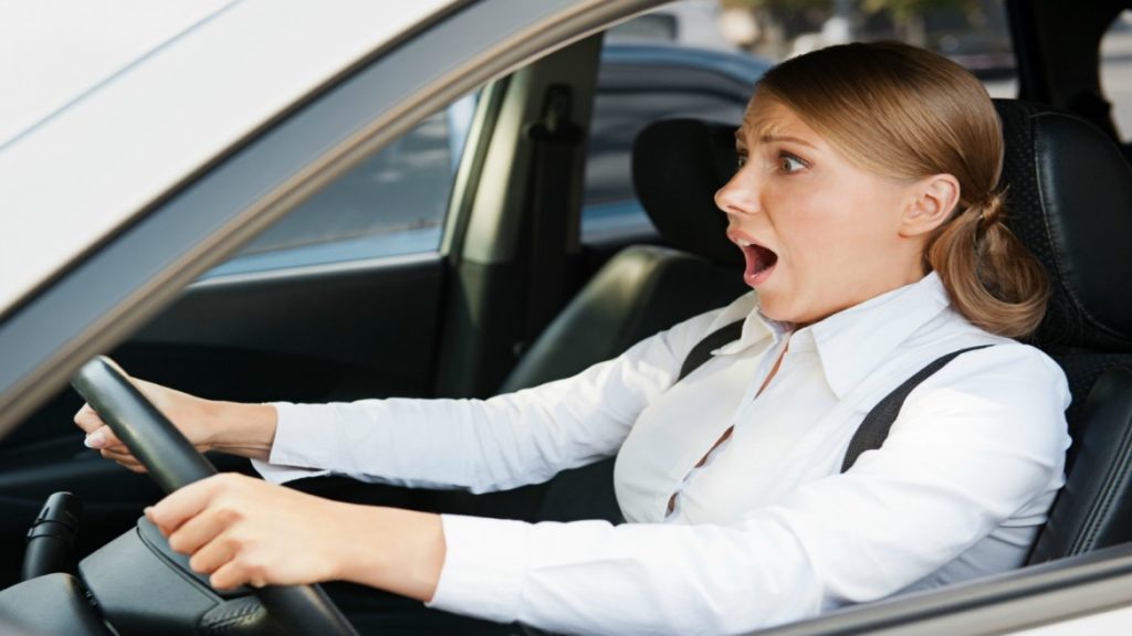 Attacchi di panico in auto: come prevenirli, consigli e rimedi
