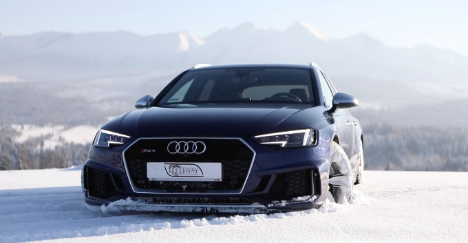 Audi RS4 Avant, perfetta per la guida sulla neve [VIDEO]