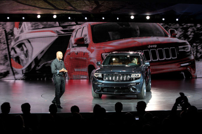 Il capo del design di FCA è intervenuto eroicamente in una scena di un incidente, usando una Jeep