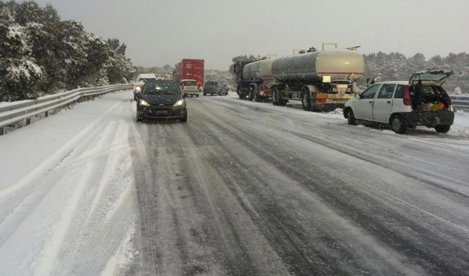 Maltempo e traffico: gelo al Nord, neve al Sud e viabilità anche da codice rosso