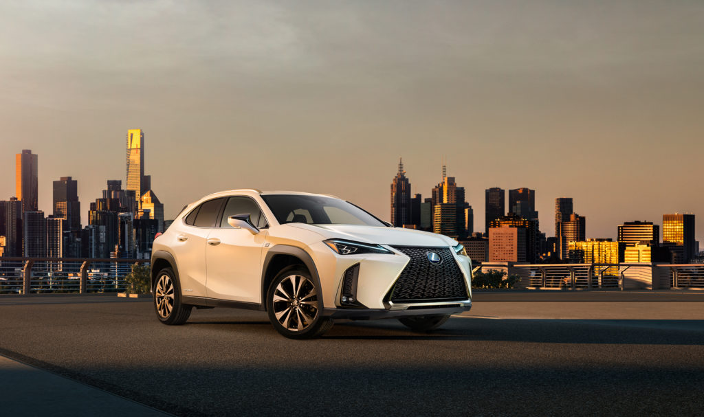 Lexus UX: prime immagini del nuovo crossover [VIDEO]