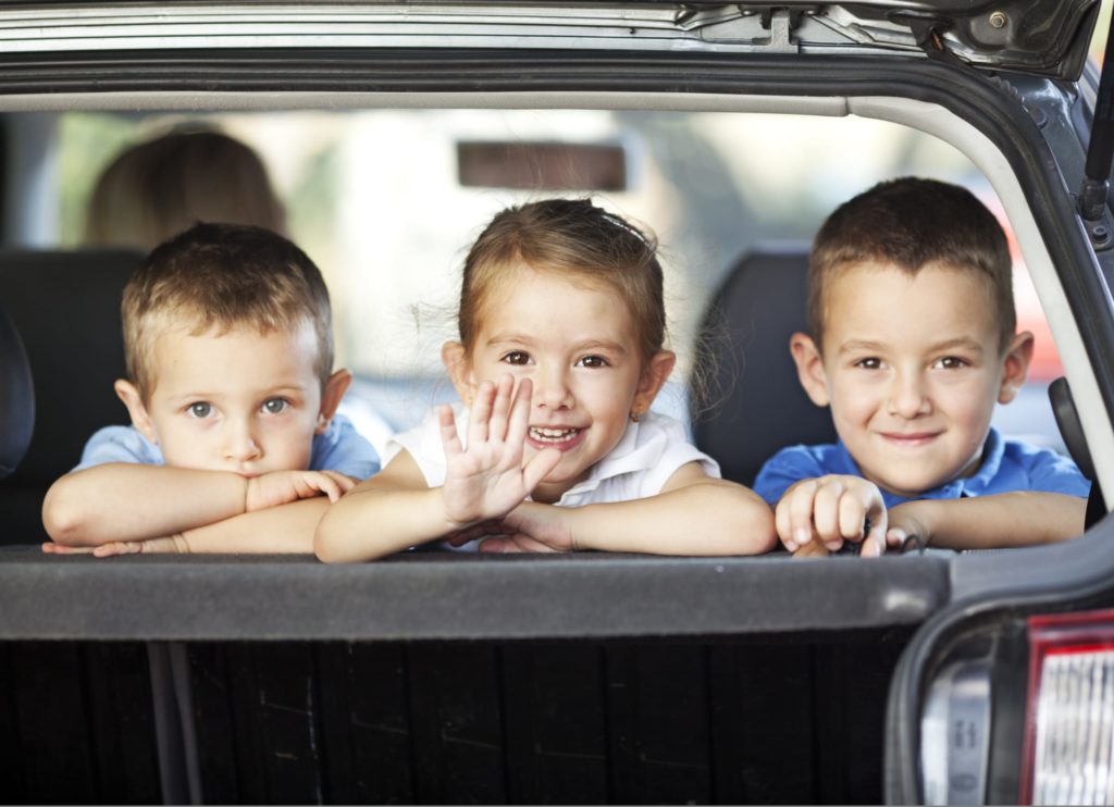 Viaggiare in auto con i bambini: i passatempi per non farli annoiare