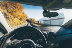 Mal di schiena in auto: come prevenirlo, consigli e rimedi