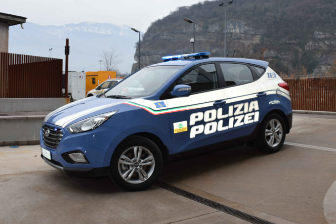 Hyundai ix35 Fuel Cell: Autostrada del Brennero ha consegnato un esemplare alla Polizia Stradale per il Trentino-Alto Adige