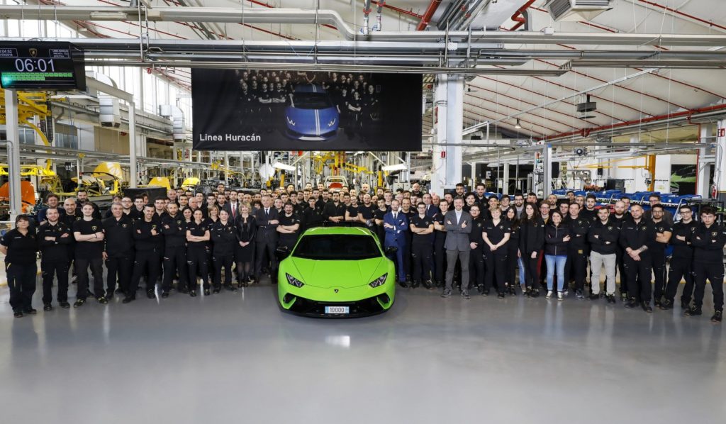 Lamborghini taglia il traguardo delle 10.000 Huracan prodotte