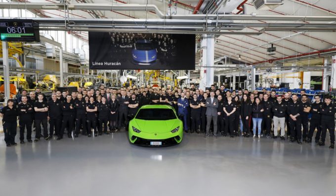 Lamborghini taglia il traguardo delle 10.000 Huracan prodotte