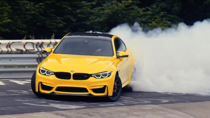 BMW M4 CS, sempre di  traverso nello spot di Pennzoil [VIDEO]