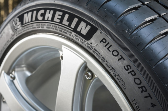 Michelin batte Pirelli: lo pneumatico Pilot Sport 4 è primo ai test di Auto Motor und Sport