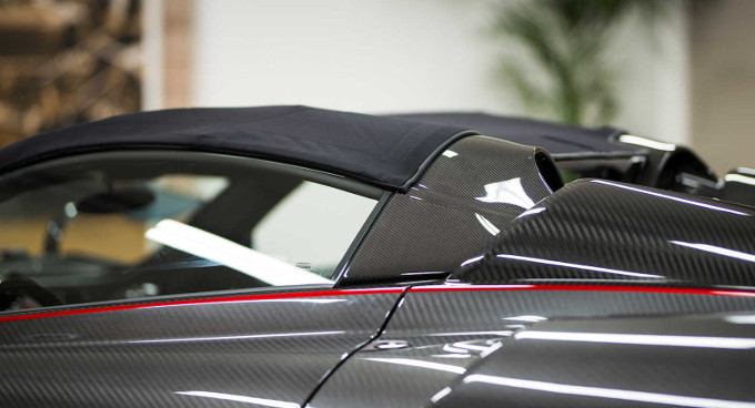 Pagani, collaborazione con Dainese per il tetto della Huayra Roadster
