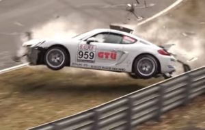 Porsche Cayman GT4 Clubsport distrutta in un incidente al Nurburgring [VIDEO]