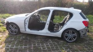 BMW Serie 1 rubata e ritrovata senza sedili e portiere