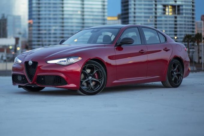 Alfa Romeo Giulia e Stelvio in azione nelle versioni Nero Edizione [VIDEO]