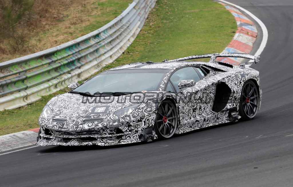 Lamborghini Aventador SV J immortalata in pista [FOTO SPIA]
