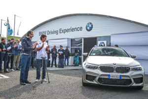 BMW M5: consegnato un esemplare ad Alex Zanardi