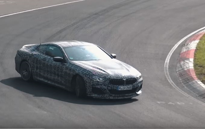 Nuova BMW Serie 8: la M850i xDrive si diverte a driftare al Nurburgring [VIDEO SPIA]