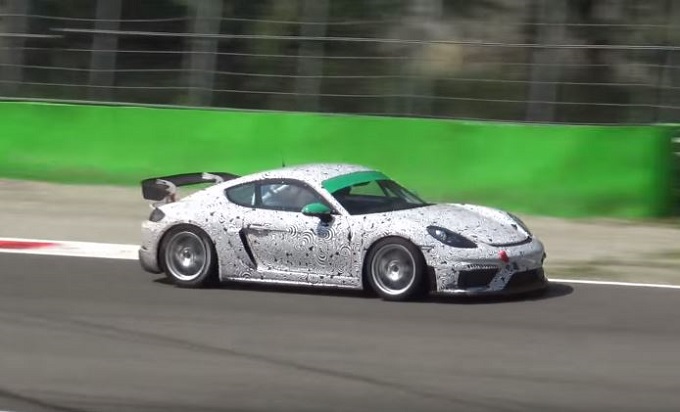 Nuova Porsche Cayman GT4 fa sentire in pista il sei cilindri aspirato [VIDEO SPIA]