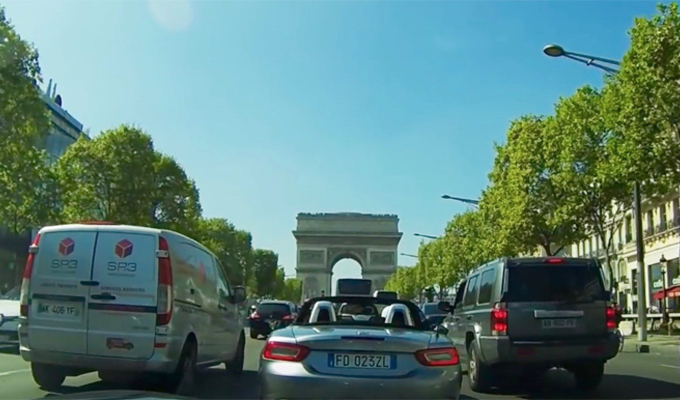Autovelox mimetizzati su auto private: polemiche in Francia